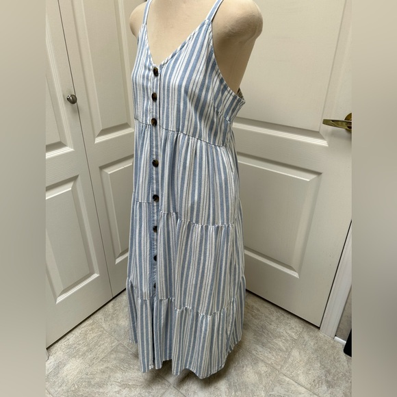 Lovely Summer Dress - Picture 2 of 8